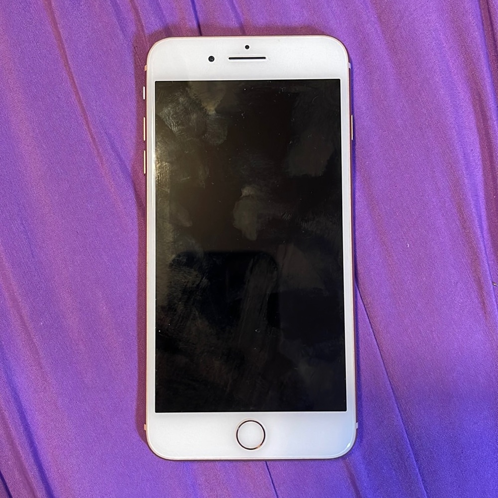iPhone 8 plus rose gold, 5.5 in, good condition